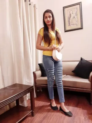 Call Girl Manisha Noida Sector 35 Affordable