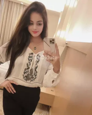 Low Price Call Girl Gouri Faridabad Sector 83